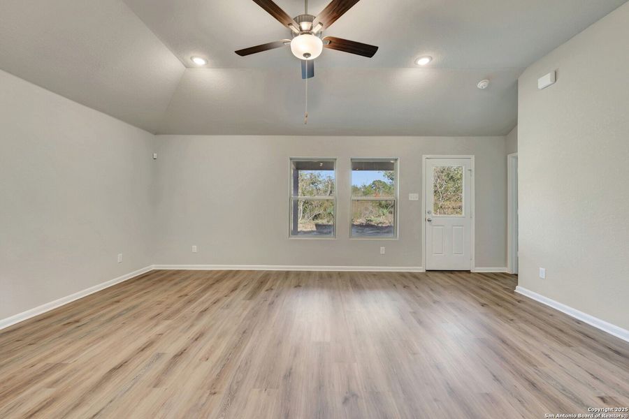 Spacious, unfurnished interior of a new home in Jordan's Ranch, San Antonio (Image 18). Spacious, unfurnished interior of a new home in Jordan's Ranch, San Antonio (Image 18).