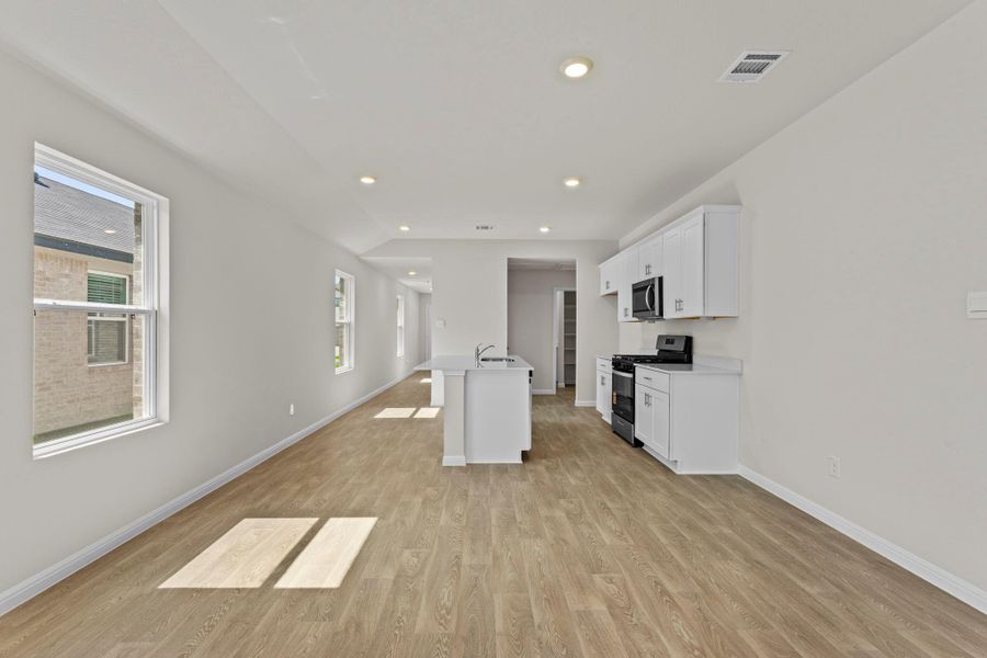 Spacious, unfurnished interior of a new home in Whisper South, San Marcos (Image 20). Spacious, unfurnished interior of a new home in Whisper South, San Marcos (Image 20).