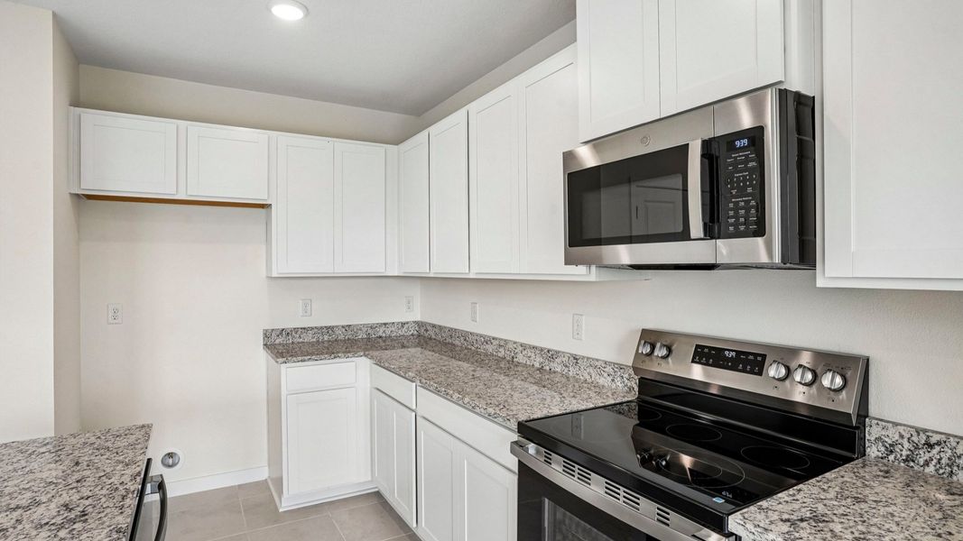 Furnished interior view inside a new home in Willowbrook North, Winter Haven (Image 16).