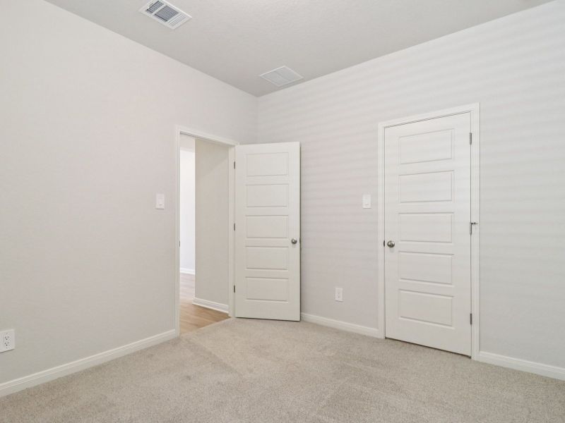 Spacious, unfurnished interior of a new home in Comanche Ridge, San Antonio (Image 21).