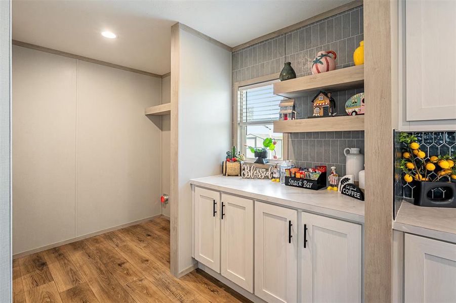 Furnished interior view inside a new home in , Corsicana (Image 14).