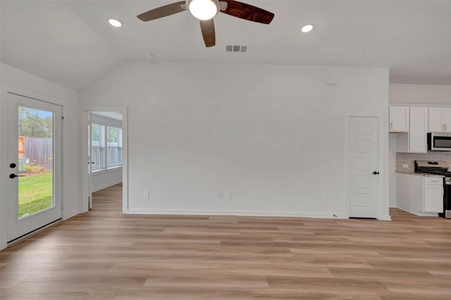 Spacious, unfurnished interior of a new home in Magnolia Ridge, Magnolia (Image 24). Spacious, unfurnished interior of a new home in Magnolia Ridge, Magnolia (Image 24).