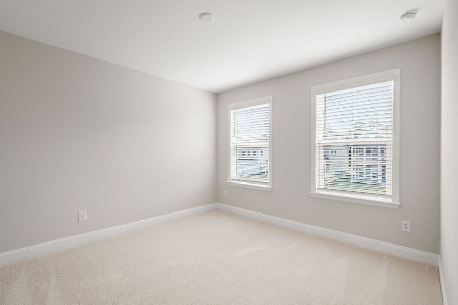 Spacious, unfurnished interior of a new home in Waterways, Richmond Hill (Image 55).