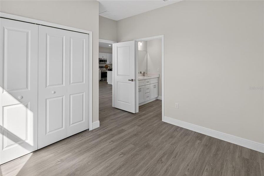 Spacious, unfurnished interior of a new home in , Ocala (Image 18).