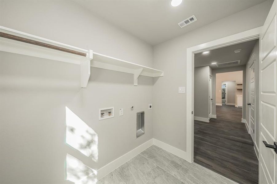 Spacious, unfurnished interior of a new home in , Alvarado (Image 18).