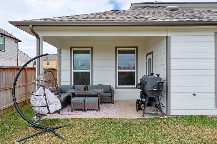 Exterior details and patio area of a home in Telge Ranch, Cypress (Image 4).