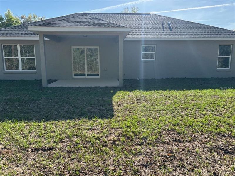 Exterior details and patio area of a home in , Dunnellon (Image 20).