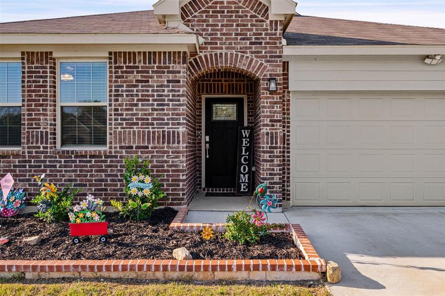 Exterior details and patio area of a home in Azle Grove, Azle (Image 3).