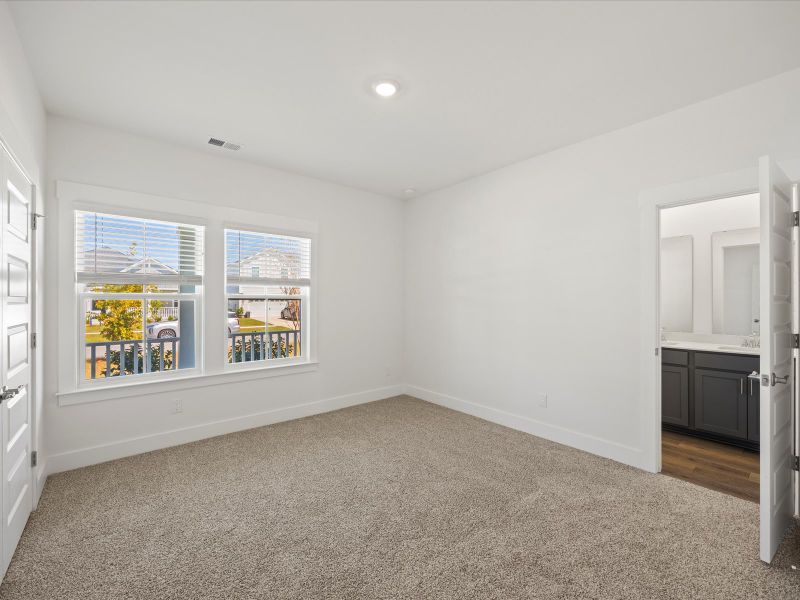 Spacious, unfurnished interior of a new home in The Coves at Lakes of Cane Bay II, Summerville (Image 25).