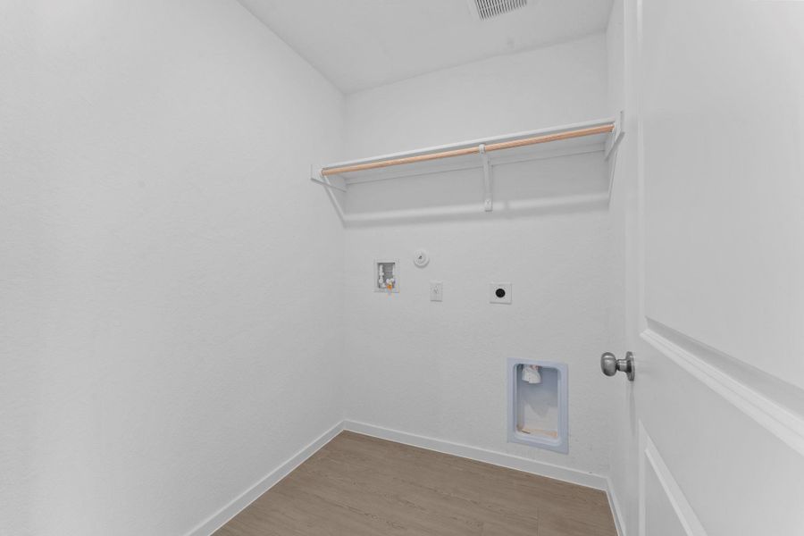 Spacious, unfurnished interior of a new home in Friendship Oaks, Fredericksburg (Image 11).