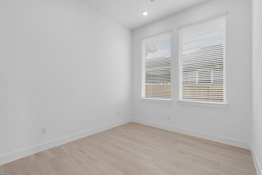 Spacious, unfurnished interior of a new home in Riceland, Mont Belvieu (Image 18).