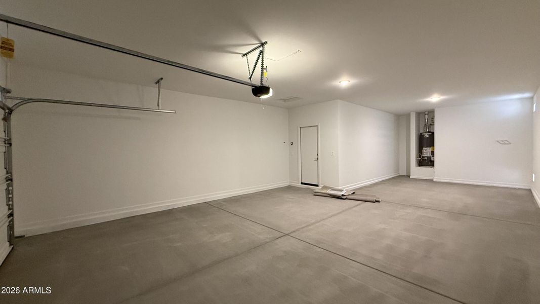 017 - 3-Car Garage 017 - 3-Car Garage