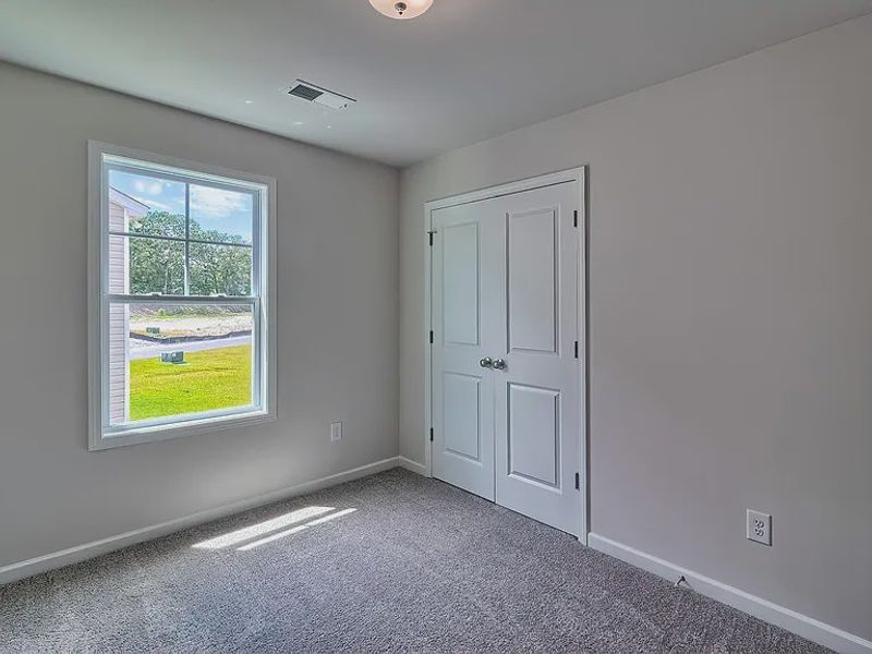 Spacious, unfurnished interior of a new home in Emanuel Creek, West Columbia (Image 11).