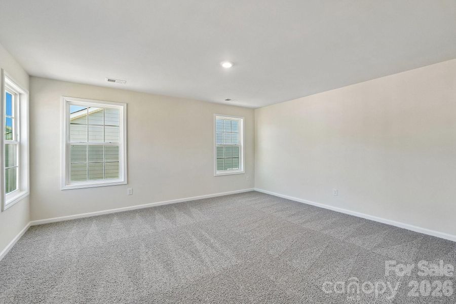 Spacious, unfurnished interior of a new home in Sylvan Creek, Denver (Image 24).