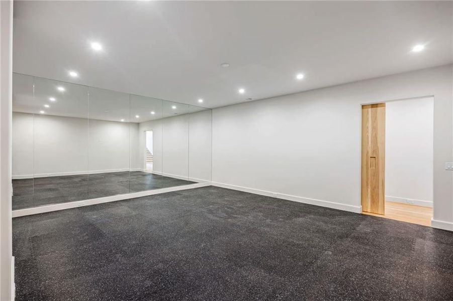 Spacious, unfurnished interior of a new home in , Atlanta (Image 18).