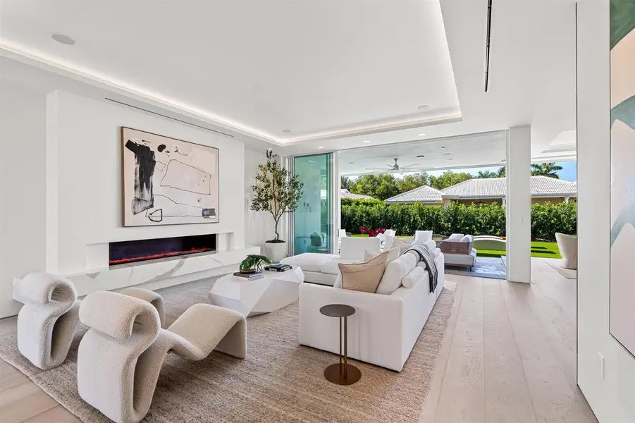 LIVING_ROOM_ANGLE_TO_POOL