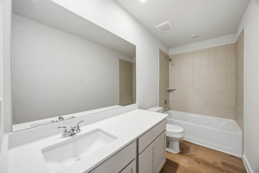 1204 Lilly Ln - Mansfield B - Secondary Bathroom