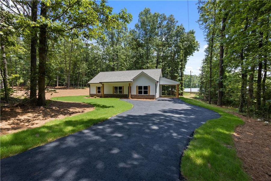 Exterior details and patio area of a home in , Cedartown (Image 21).
