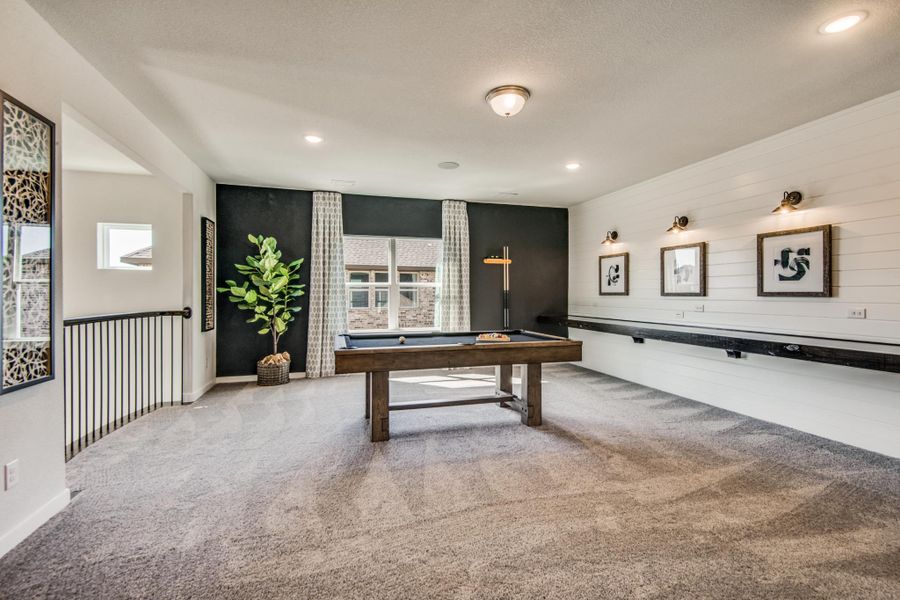 Representative furnished interior of a home built from the Monte Carlo by Sandlin Homes in Lakesong, Midlothian (Image 15).