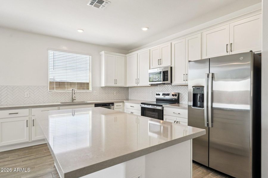 18-web-or-mls-S 95th Dr-S0904-018