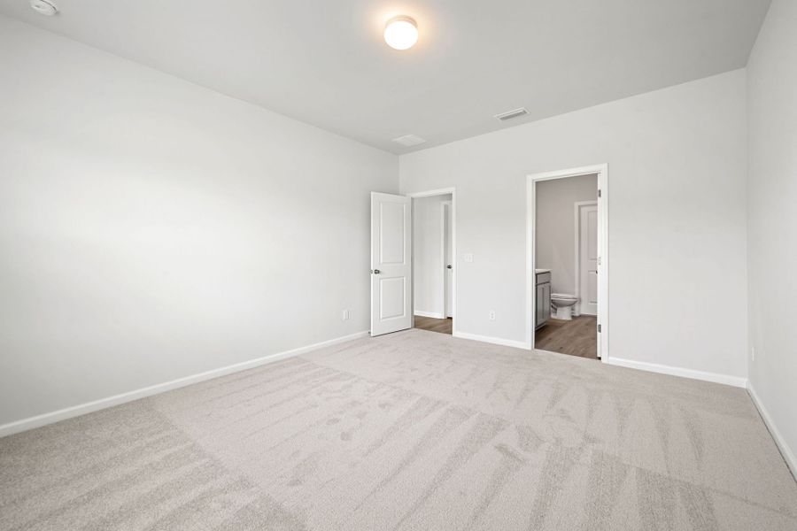 Spacious, unfurnished interior of a new home in Heartwood, Richmond Hill (Image 29).