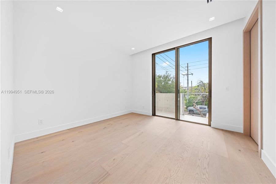 Spacious, unfurnished interior of a new home in , Miami (Image 39).
