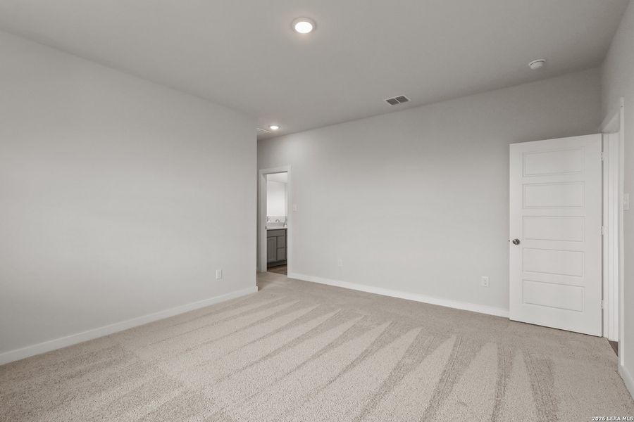 Spacious, unfurnished interior of a new home in Cinco Lakes, San Antonio (Image 30).