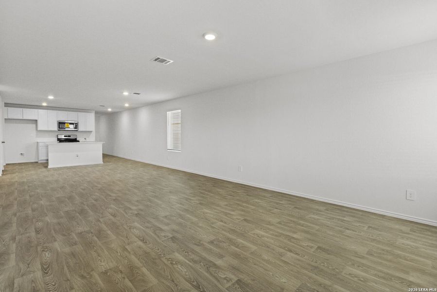Spacious, unfurnished interior of a new home in Hickory Ridge, Elmendorf (Image 31).