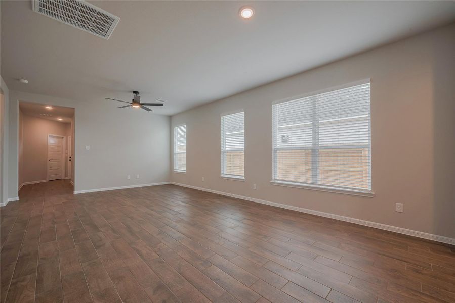 Spacious, unfurnished interior of a new home in Woodland Lakes, Huffman (Image 43).