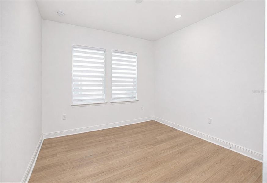 Spacious, unfurnished interior of a new home in , Orlando (Image 38).