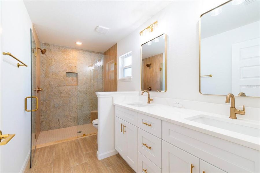 Furnished interior view inside a new home in , Lakeland (Image 14).