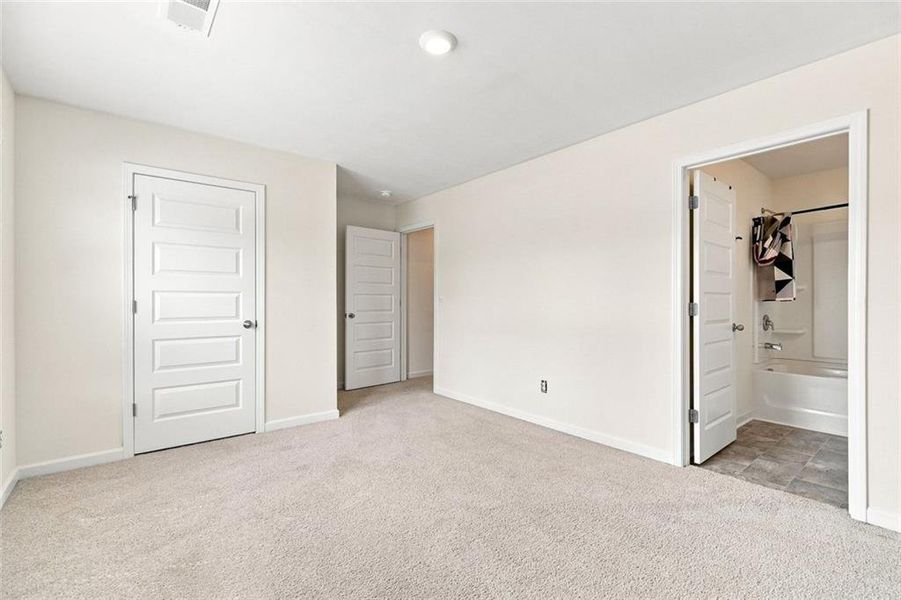 Spacious, unfurnished interior of a new home in The Enclave at Flat Rock Hills, Stonecrest (Image 23). Spacious, unfurnished interior of a new home in The Enclave at Flat Rock Hills, Stonecrest (Image 23).