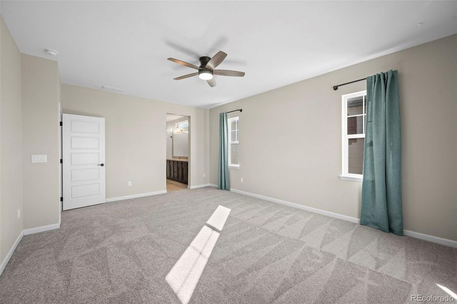 Spacious, unfurnished interior of a new home in , Aurora (Image 35).