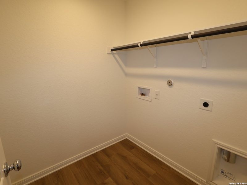 Spacious, unfurnished interior of a new home in Agave, San Antonio (Image 22).