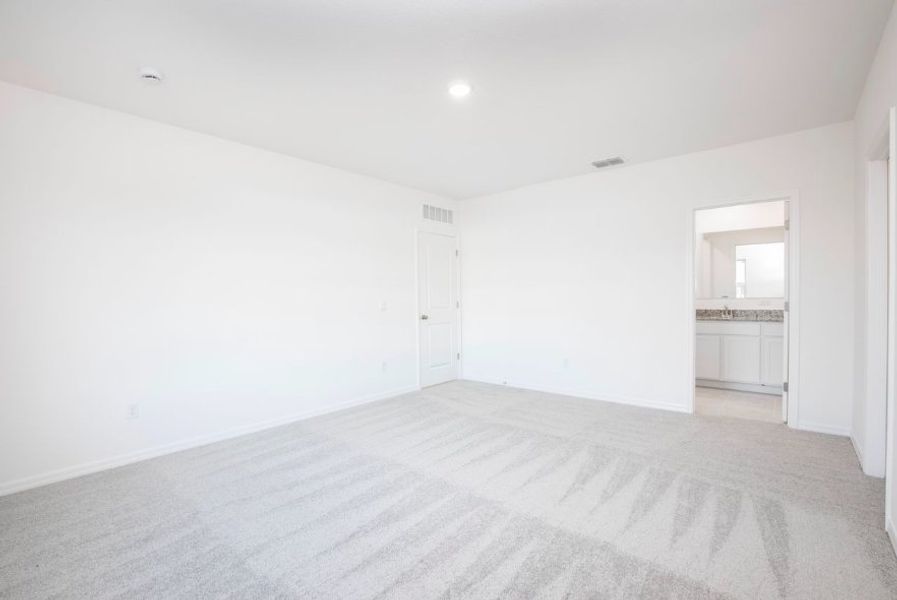 Spacious, unfurnished interior of a new home in Burnt Store, Cape Coral (Image 7).