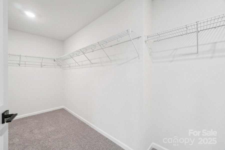 Spacious, unfurnished interior of a new home in Sylvan Creek, Denver (Image 20).