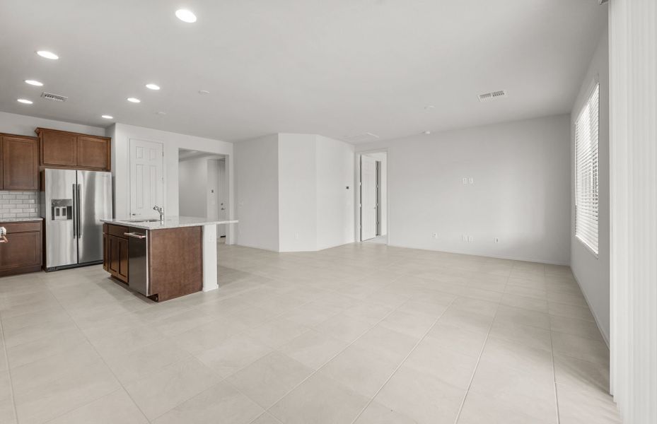Spacious, unfurnished interior of a new home in Sun City Festival, Buckeye (Image 17).