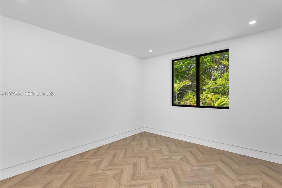 Spacious, unfurnished interior of a new home in , Pinecrest (Image 24).