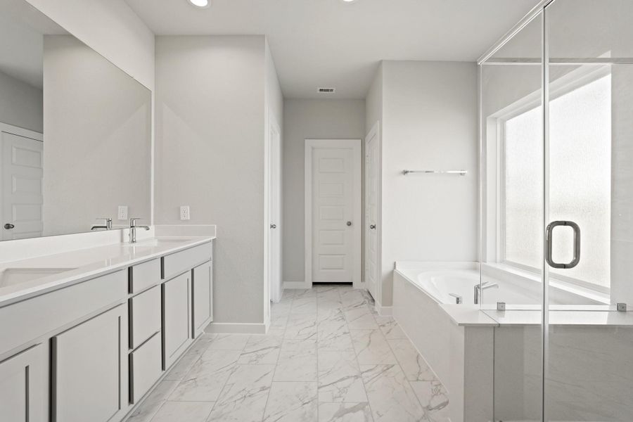 Furnished interior view inside a new home in Briarwood Crossing, Rosenberg (Image 4).