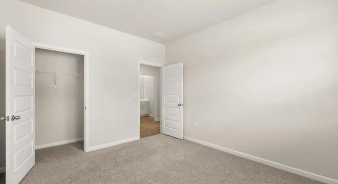 Spacious, unfurnished interior of a new home in Bridle Creek, Locust Grove (Image 9).