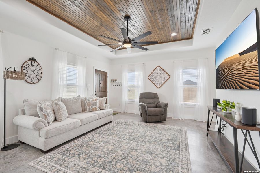 Furnished interior view inside a new home in , La Vernia (Image 28).