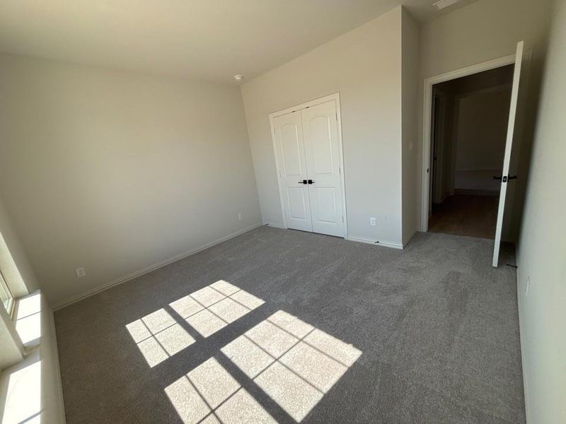 Spacious, unfurnished interior of a new home in Waterford Park, Weatherford (Image 10).