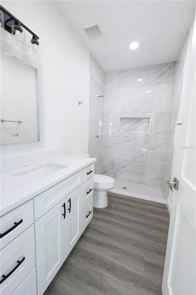 Furnished interior view inside a new home in , Lake Panasoffkee (Image 5).