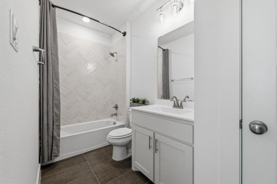 1st floor full guest bathroom
