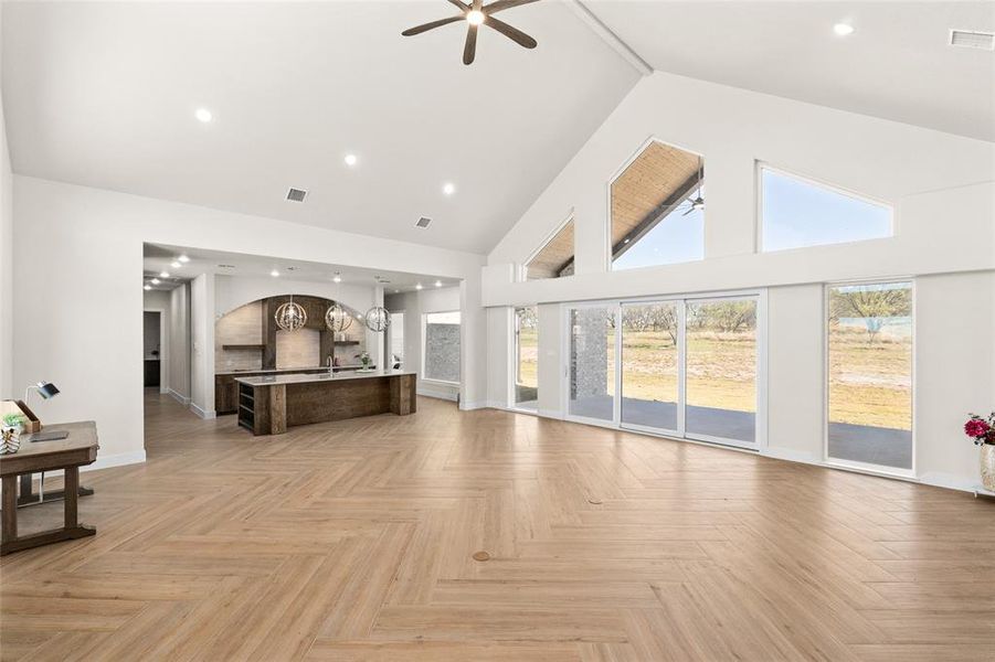 Spacious, unfurnished interior of a new home in , Kempner (Image 21).