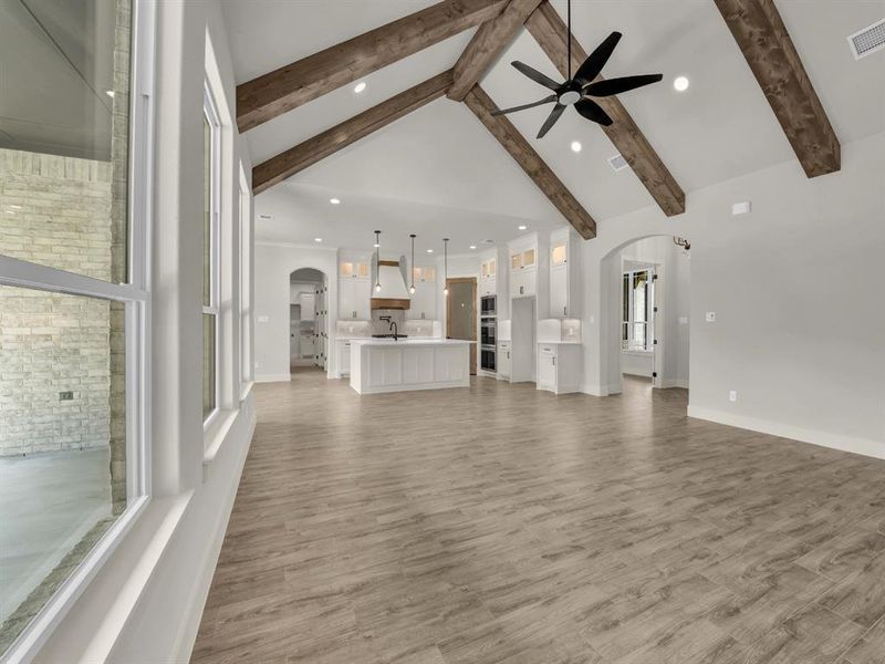 Spacious, unfurnished interior of a new home in , Weatherford (Image 29).