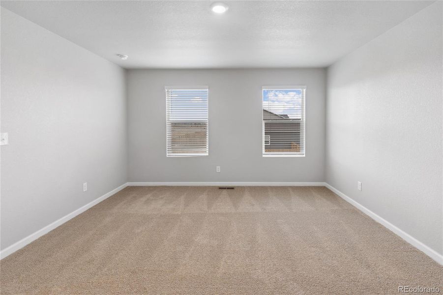 Spacious, unfurnished interior of a new home in Cottonwood Greens, Fort Lupton (Image 14).