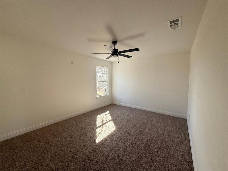 Spacious, unfurnished interior of a new home in , Mineral Wells (Image 16).