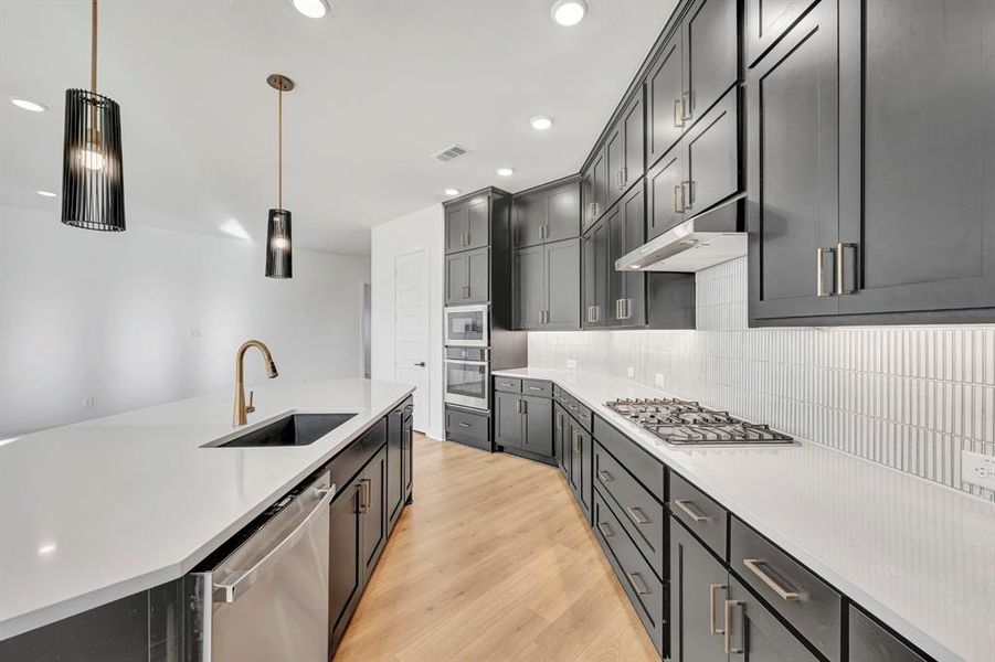 Furnished interior view inside a new home in Myrtle Creek, Waxahachie (Image 11). Furnished interior view inside a new home in Myrtle Creek, Waxahachie (Image 11).