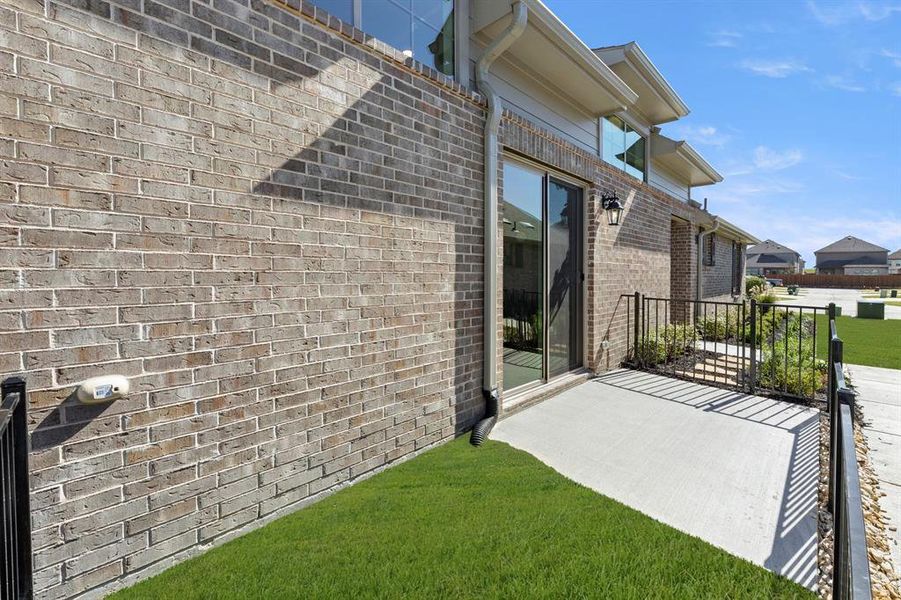 04. 644 Oakridge - Patio